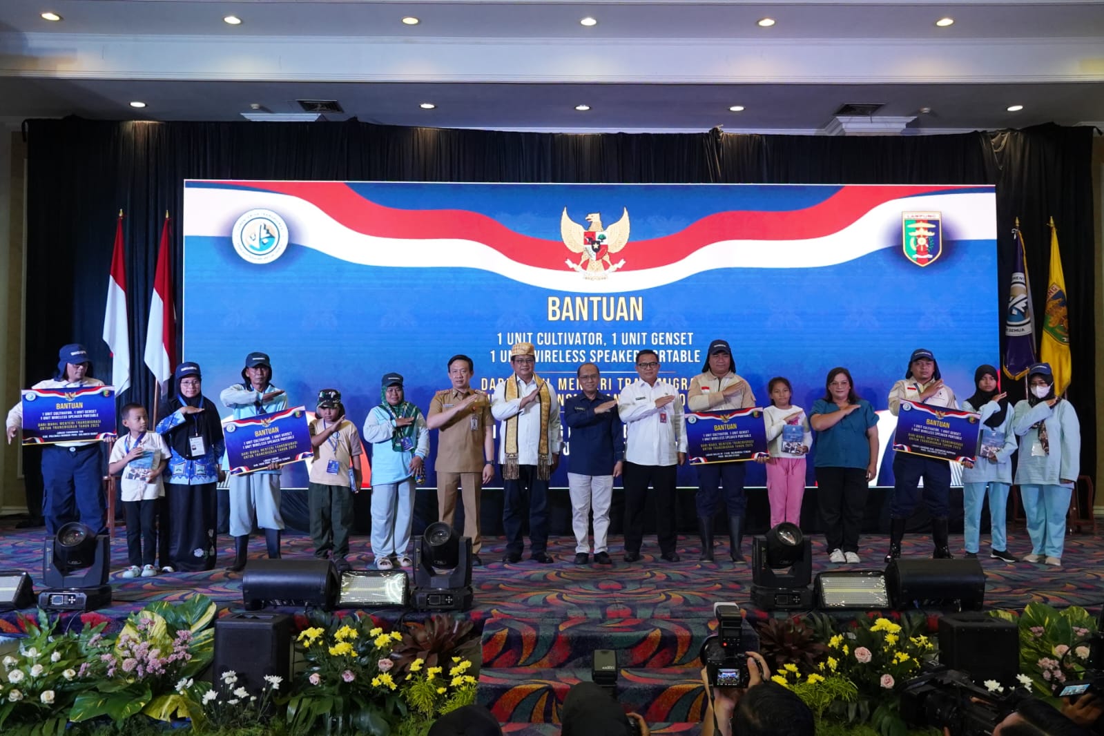 Pemprov Lampung Lepas 45 KK Calon Transmigran 2025 ke Tiga Provinsi Tujuan